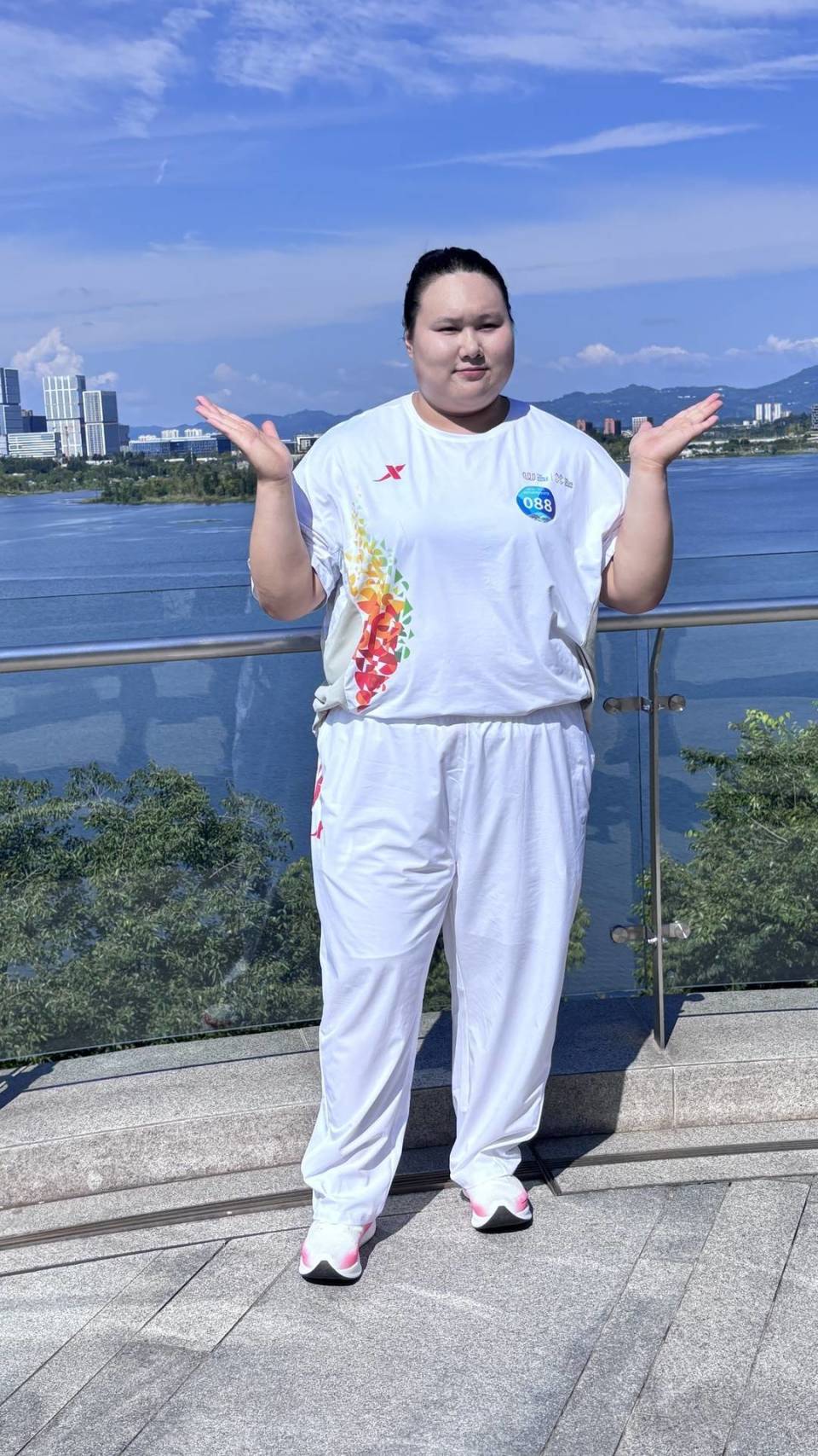 子举重的