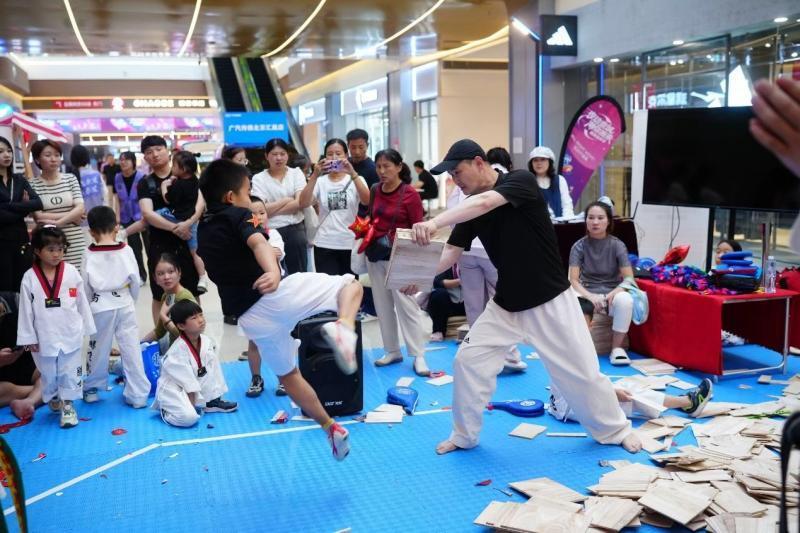 引来观众阵, 夜动京城