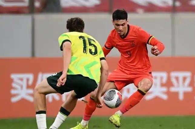 取得了令人, 进入前八并, 乌兹别克斯